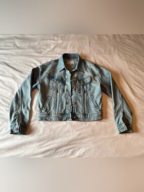 Old Navy Light Wash Denim Jacket – Small – Excellent Condition
